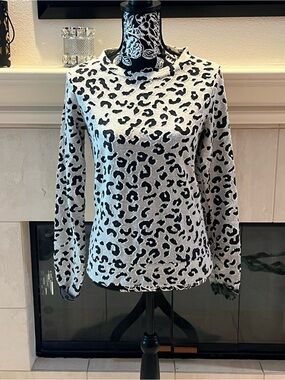 Women’s Black & White Leopard Print Pullover Sweatshirt